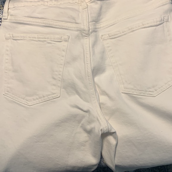 Women’s Old Navy white O.G Highrise Straight Jeans. Zipper fly Unfinished hems. - Picture 6 of 6